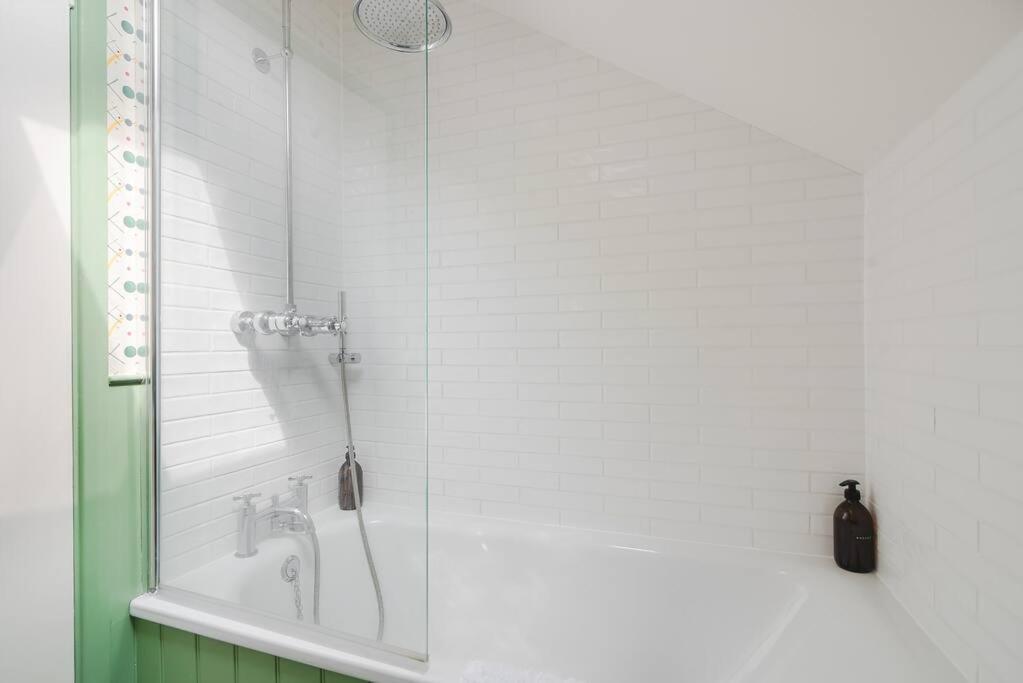Adorable 2 Bedroom Guest House ホークハースト エクステリア 写真