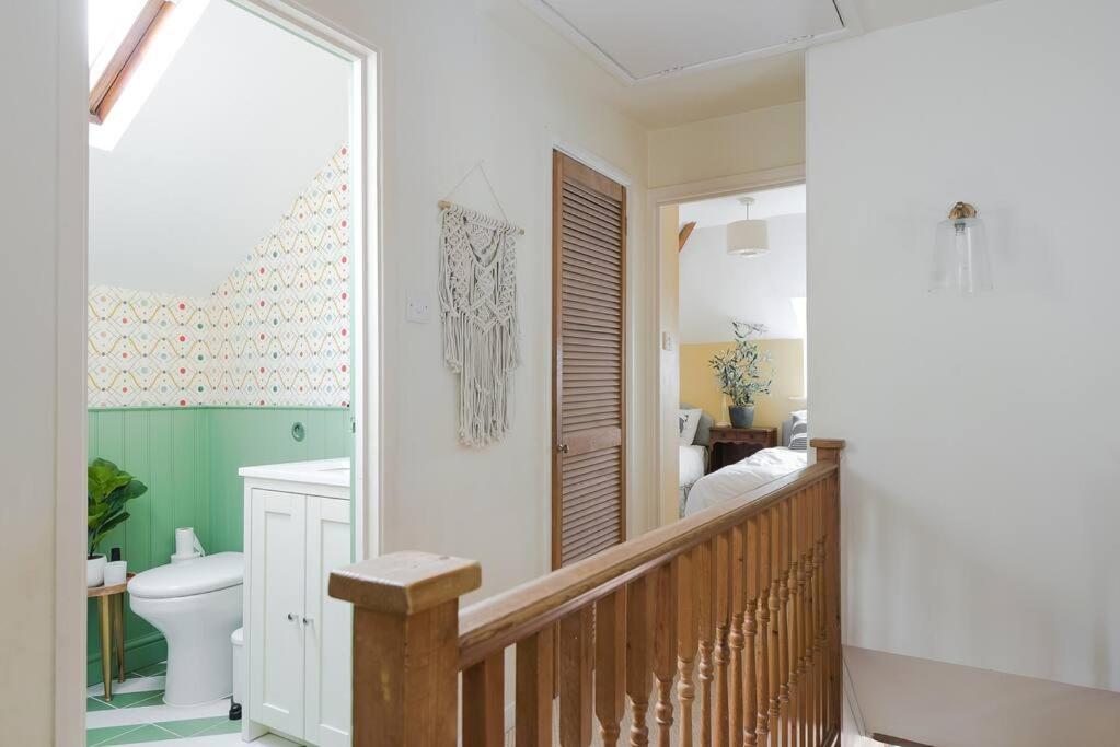 Adorable 2 Bedroom Guest House ホークハースト エクステリア 写真